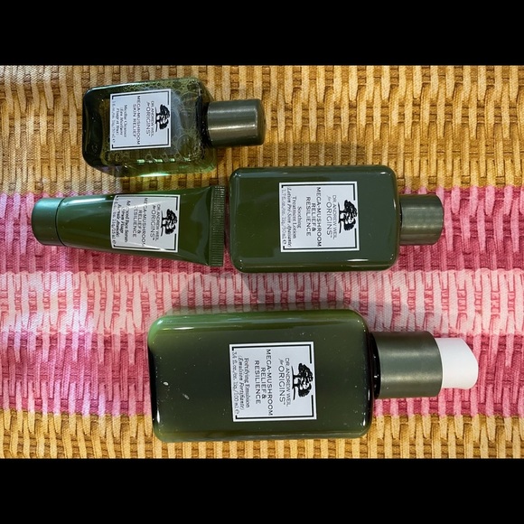 🌱 Origins Mega Mushroom Relief and Resilience 🌱 - Picture 2 of 4